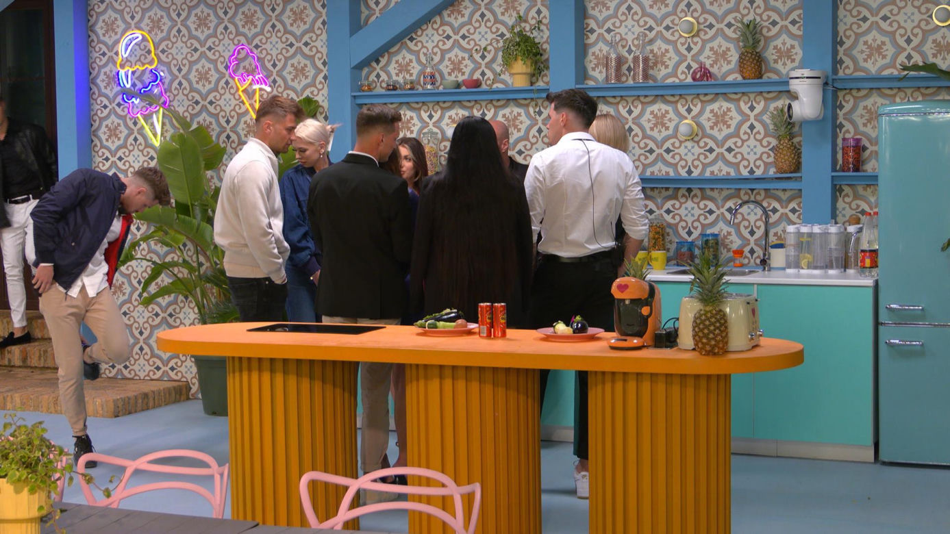 Love Island 9: to już koniec Adriana w programie? Widzowie czują się oszukani