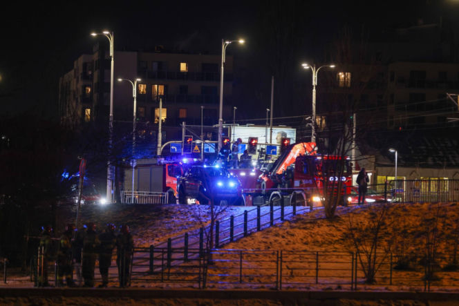 Driftujący kierowca wpadł autem do Odry we Wrocławiu