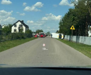 Zderzenie busa z samochodem osobowym w Ługach Wielkich
