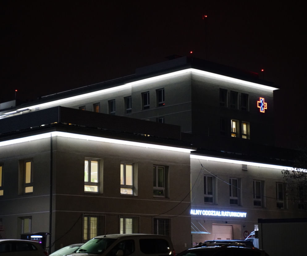 SPSK4 chwali się zdjęciami SOR nocą. Pracownicy narzekają na warunki pracy