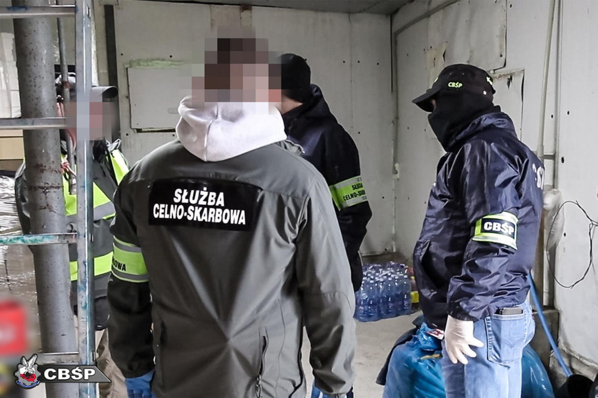 Podwójny morderca zatrzymany! Wielka akcja służb pod Płońskiem [ZDJĘCIA]