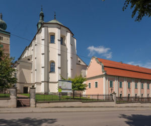 To jedno z najpiękniejszych miast Małopolski. W średniowieczu było wsią, w której mieszkali zakonnicy z Jerozolimy