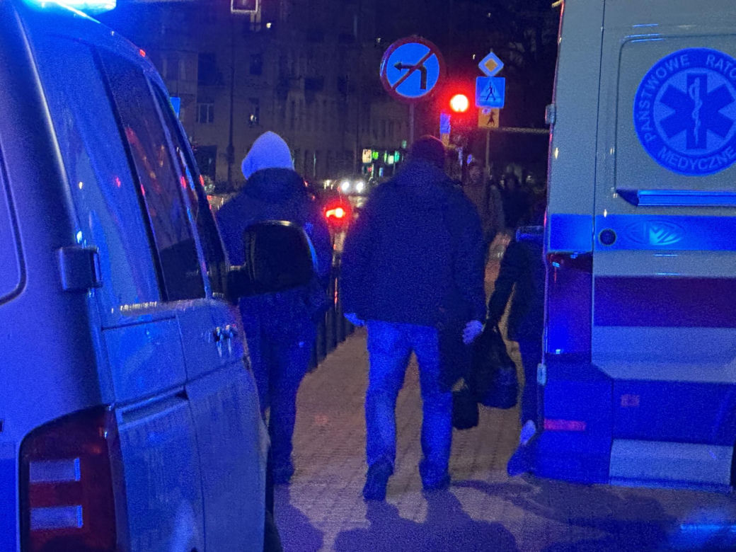 Spadł z drabiny i zginął. Tragiczny wypadek w pubie w Warszawie. Nie żyje 46-letni mężczyzna