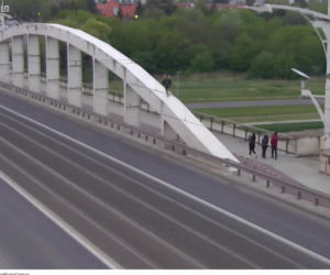 Wdrapała się na most, aby podziwiać miasto. Groza na moście w Poznaniu 