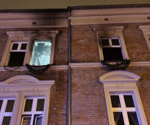 Pożar mieszkania przy ul. Fortecznej w Grudziądzu. Jedna osoba w szpitalu [ZDJĘCIA]