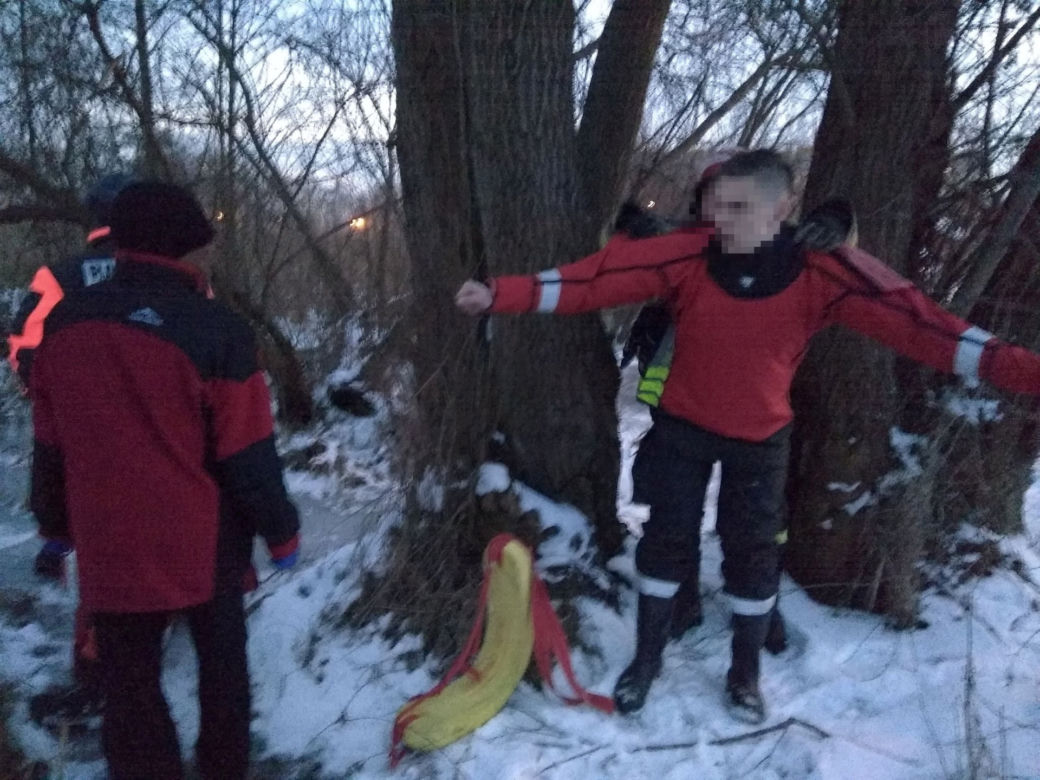 Iława. Pod 8-latkiem załamał się lód. Chłopiec zmarł w szpitalu