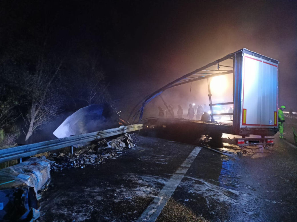 Spalone ciało leżało na drodze. Koszmarny wypadek na autostradzie A4 w Zabrzu