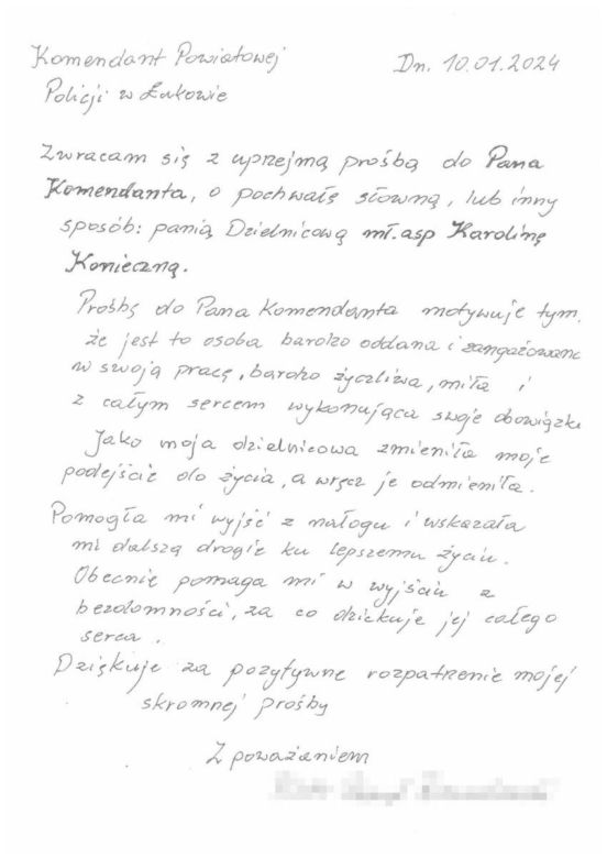 Pan Piotr zaczął nowe życie. Policjantka wyciągnęła go ze stodoły. "Pierwszy człowiek, który poważnie mnie potraktował"