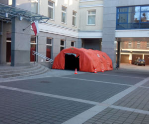 Sąd Okręgowy w Olsztynie - namiot dla interesantów