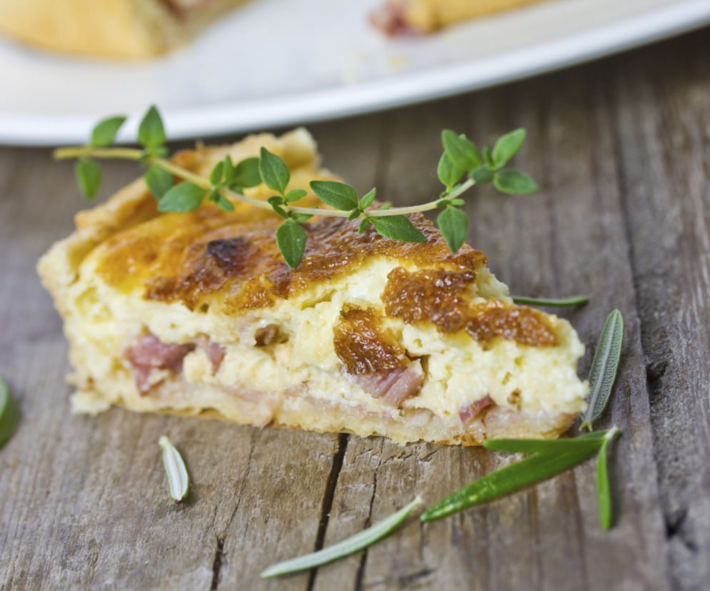 quiche-z-boczkiem-i-cebula-sprawdzony-przepis.jpg
