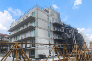 Tak wygląda plac budowy po gigantycznym pożarze w Warszawie. Mieszkańcy w szoku: „szkoda tych ludzi”