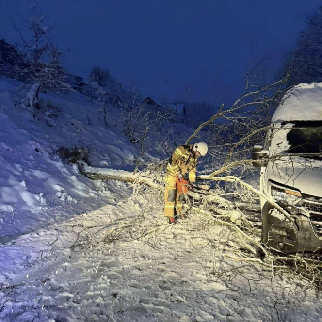 Uszkodzone dachy i ludzie odcięci od prądu. Najtrudniejsza sytuacja na Podkarpaciu