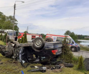 Rozbili się na słupie