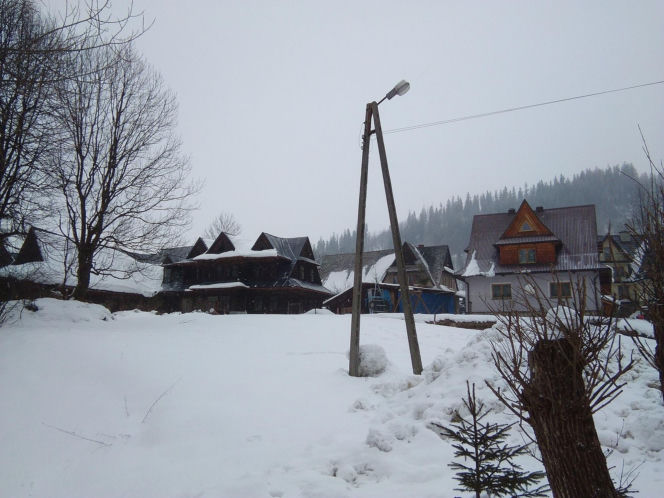 To jedna z najpiękniejszych wsi w Małopolsce. Kiedyś była popularniejszym kurortem niż Zakopane