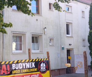 Uszkodzona kamienica przy ul. Hożej w Szczecinie
