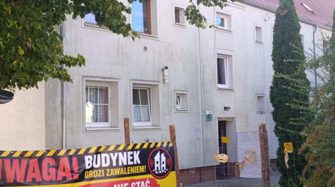Uszkodzona kamienica przy ul. Hożej w Szczecinie