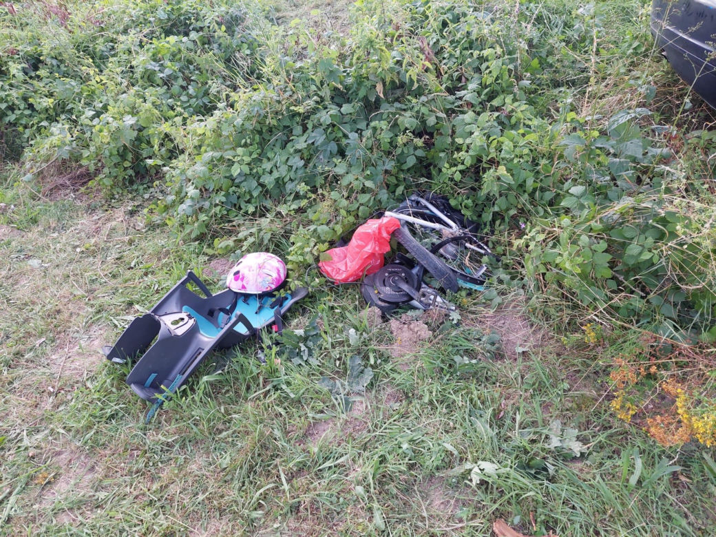 Rodzinna tragedia pod Krakowem. Matka z małym dzieckiem potrącona przez auto. 40-latka nie żyje