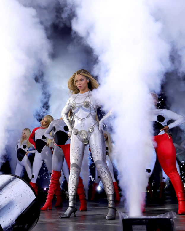 Beyonce wraca! Jest całkiem naga i została kowbojem!