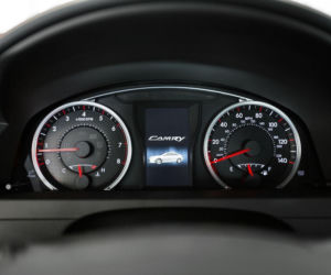 Toyota Camry 2015 w nowym odważnym stylu