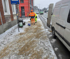 Szklanka na drogach i chodnikach. Bydgoszcz i region sparaliżowane przez marznący deszcz!