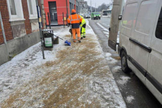 Szklanka na drogach i chodnikach. Bydgoszcz i region sparaliżowane przez marznący deszcz!