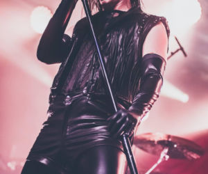 Skrupulatnie wyreżyserowany groteskowy spektakl okraszony nutą surrealizmu – Avatar zawładną Warszawą [RELACJA]