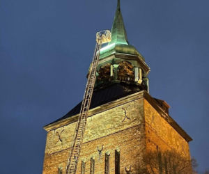 Przechyliła się iglica kościoła w Białogardzie