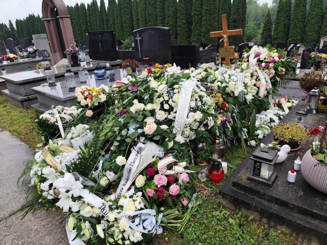 Tragedia 12-letniej Eli poruszyła całą Polskę! Odnalezioną dziewczynkę pożegnali najbliżsi