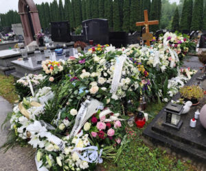 Tragedia 12-letniej Eli poruszyła całą Polskę! Odnalezioną dziewczynkę pożegnali najbliżsi