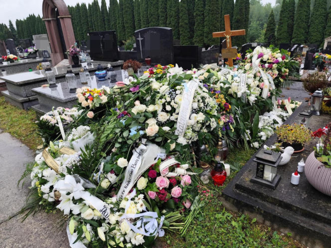Tragedia 12-letniej Eli poruszyła całą Polskę! Odnalezioną dziewczynkę pożegnali najbliżsi