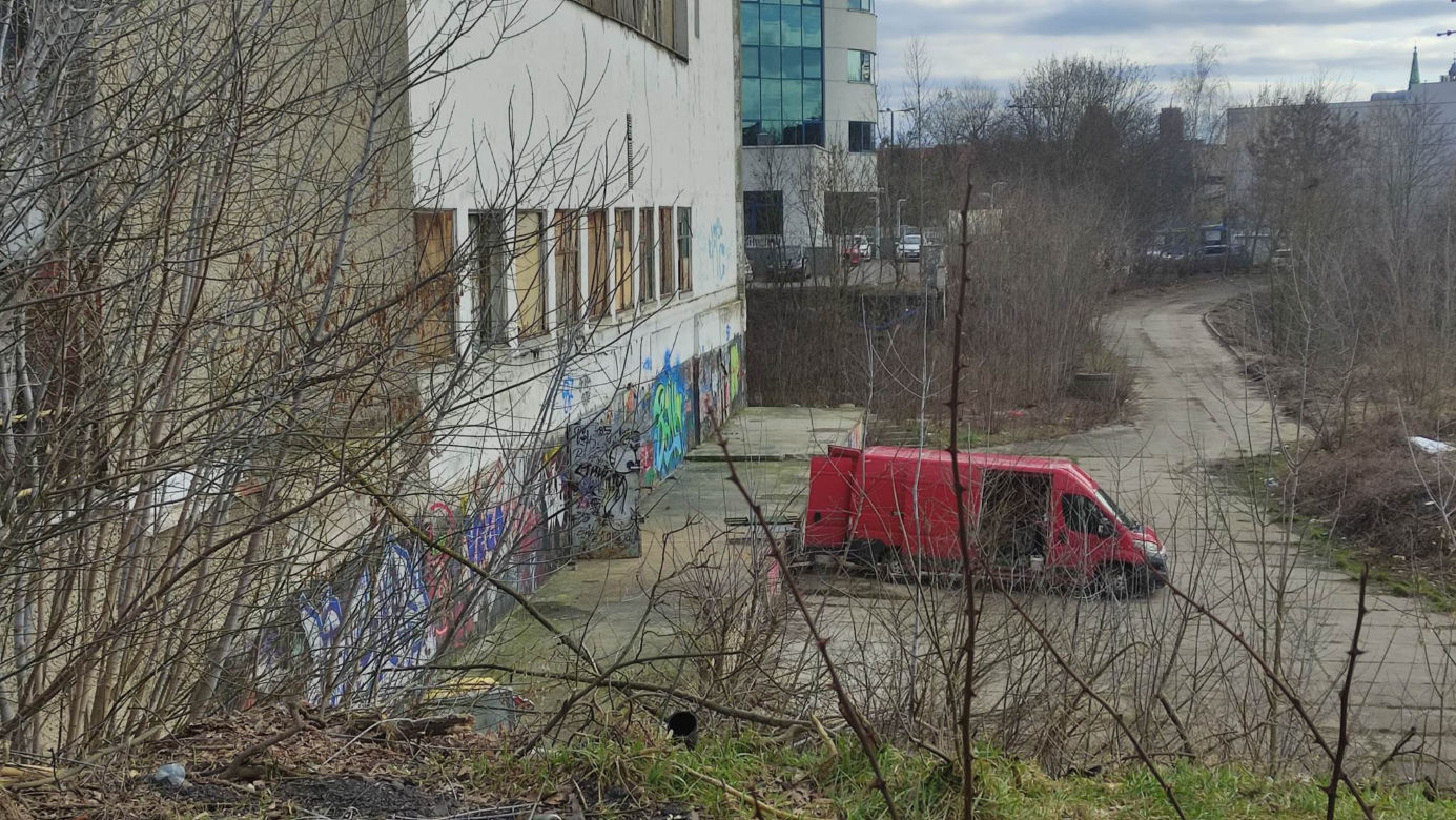 Uniwersam w centrum Torunia. Teren przestanie straszyć?