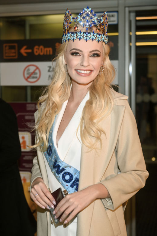 Karolina Bielawska spotkała się z dziećmi z Ukrainy! Maluchy lgnęły do tegorocznej Miss World 2022 