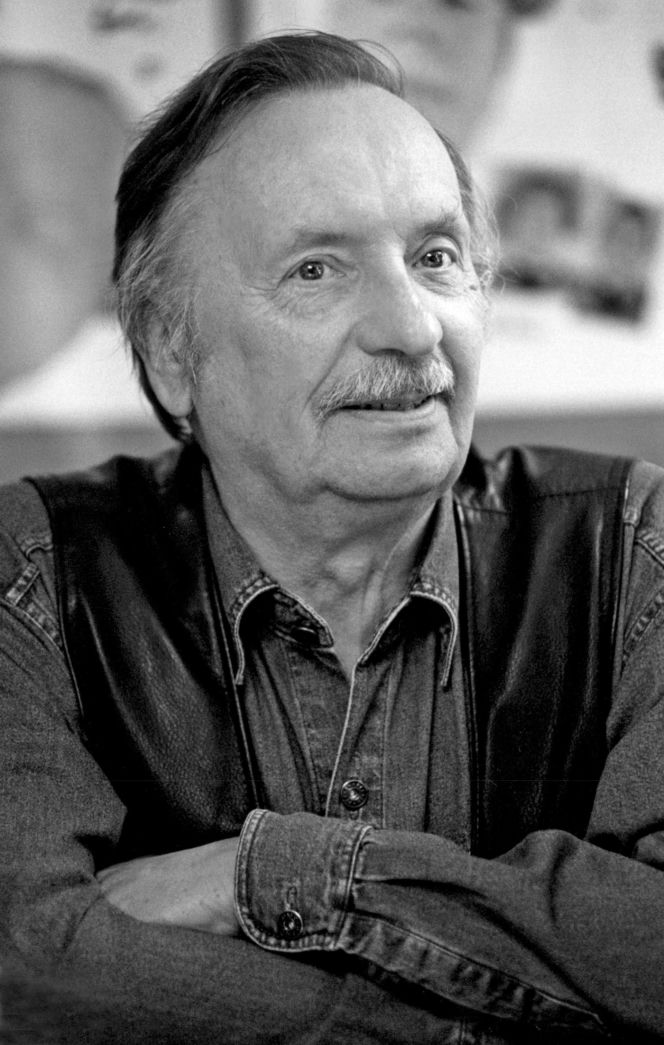 Wojciech Pokora odzywa się z zaświatów i siada z żoną w fotelu