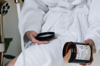 Podaruj swoim bliskim relaks – świąteczne inspiracje od Pharma Care