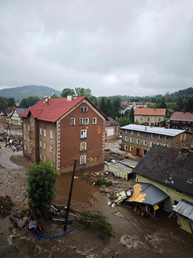 Pękła tama, fala zalała miasto. Dwa lata od koszmaru na Dolnym Śląsku. "Dzieci płakały"
