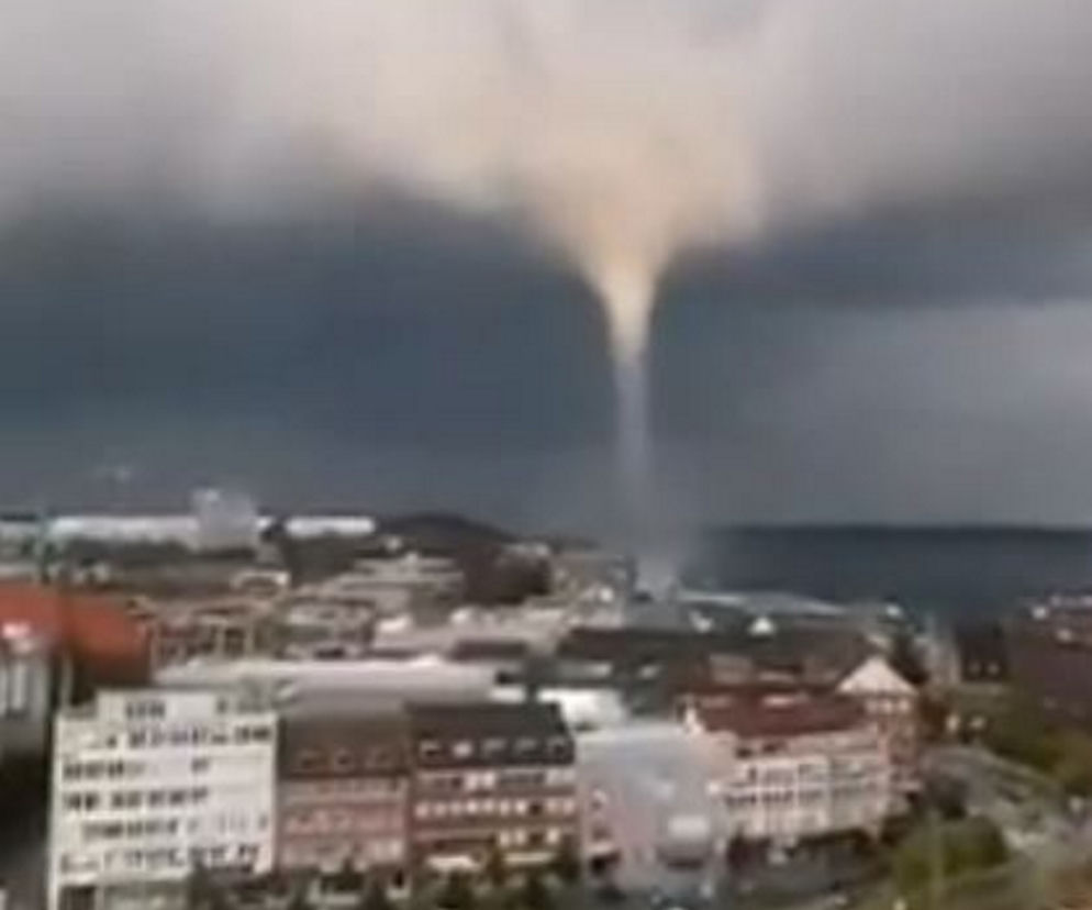 Tornado porywa ludzi i wrzuca do Bałtyku! Szok na wybrzeżu