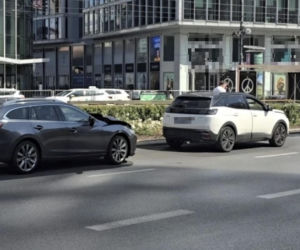 Auto TV Republika przewróciło się w centrum Warszawy. W środku był poseł PiS i znany dziennikarz