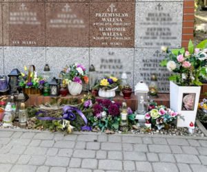 Rok temu zmarł syn Lecha Wałęsy - tak wygląda jego grób