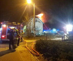 Nowe Włóki. Pożar budynku wielorodzinnego. Dach nad głową straciło około 20 osób [ZDJĘCIA]