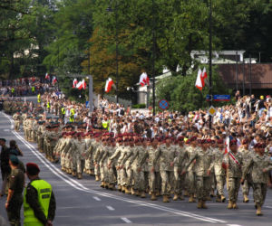Wielka defilada w Warszawie. To Lech Kaczyński rozpoczął wojskowe pokazy w 2007 roku