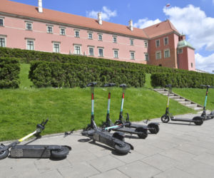 Warszawa ujarzmia hulajnogi. Nie rozpędzisz się na bulwarach i deptakach 