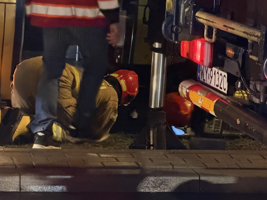 40-letnia rowerzystka wciągnięta pod pędzący tramwaj. „Liczne obrażenia ciała”