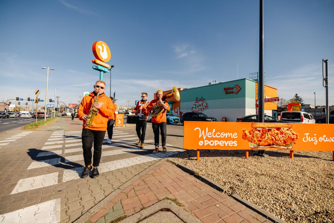 Czekali na to nawet 10 godzin! Szaleństwo na otwarciu Popeyes w Częstochowie