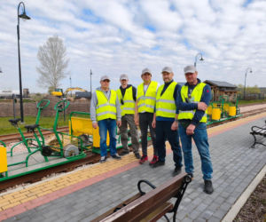 Jedyna taka atrakcja w Świętokrzyskiem. Odkryj drezyny rowerowe, które same jadą pod górkę