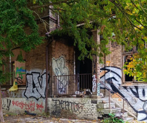 Spalony domek grabarza na Pomorzanach