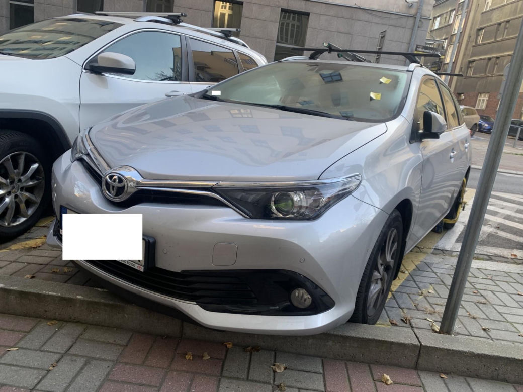 Tak parkują "miszczowie parkowania" z Katowic. Strażnicy miejscy rozkładają ręce 