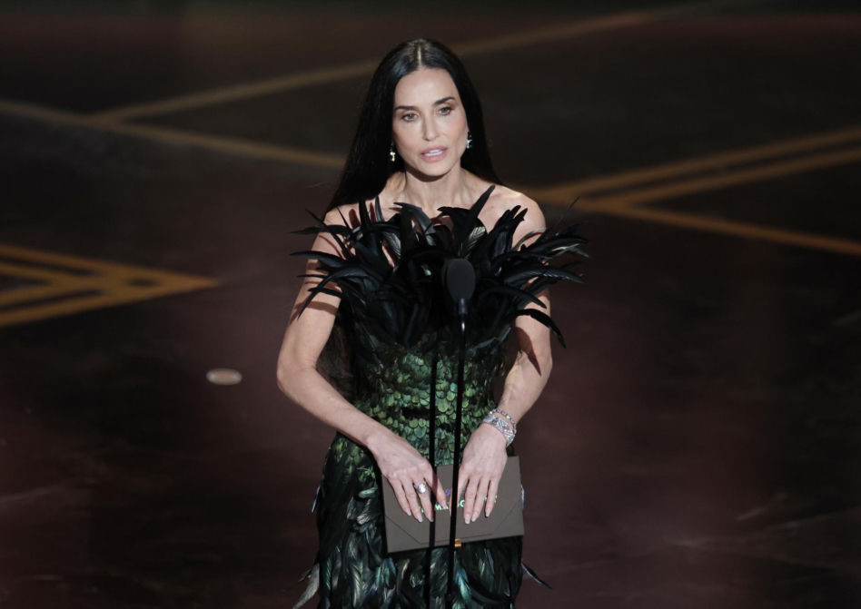 Demi Moore zachwyciła w kreacji na Oscarach. Nie wygląda na 63 lata
