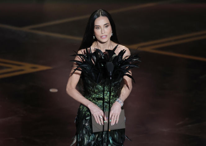 Demi Moore zachwyciła w kreacji na Oscarach. Nie wygląda na 63 lata