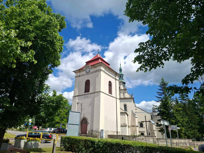 To miasto w woj. świętokrzyskim ma jeden z najpiękniejszych rynków. Czaruje też zabytkową kaplicą