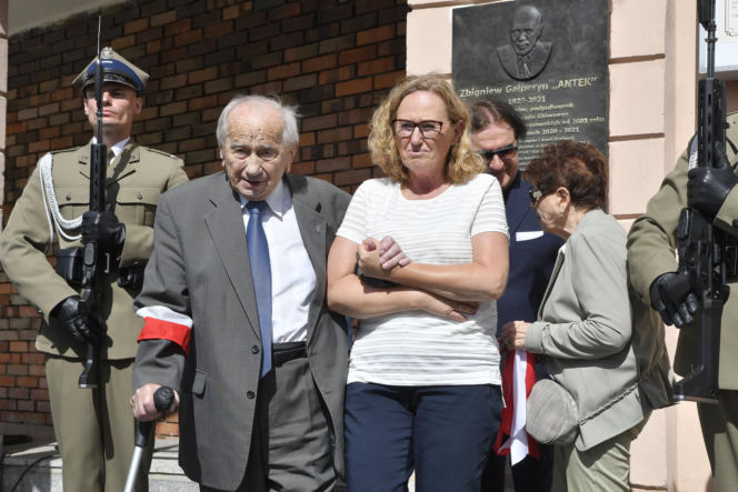 Odsłonięto tablicę upamiętniającą powstańca warszawskiego Jerzego Mindziukiewicza „Jura”